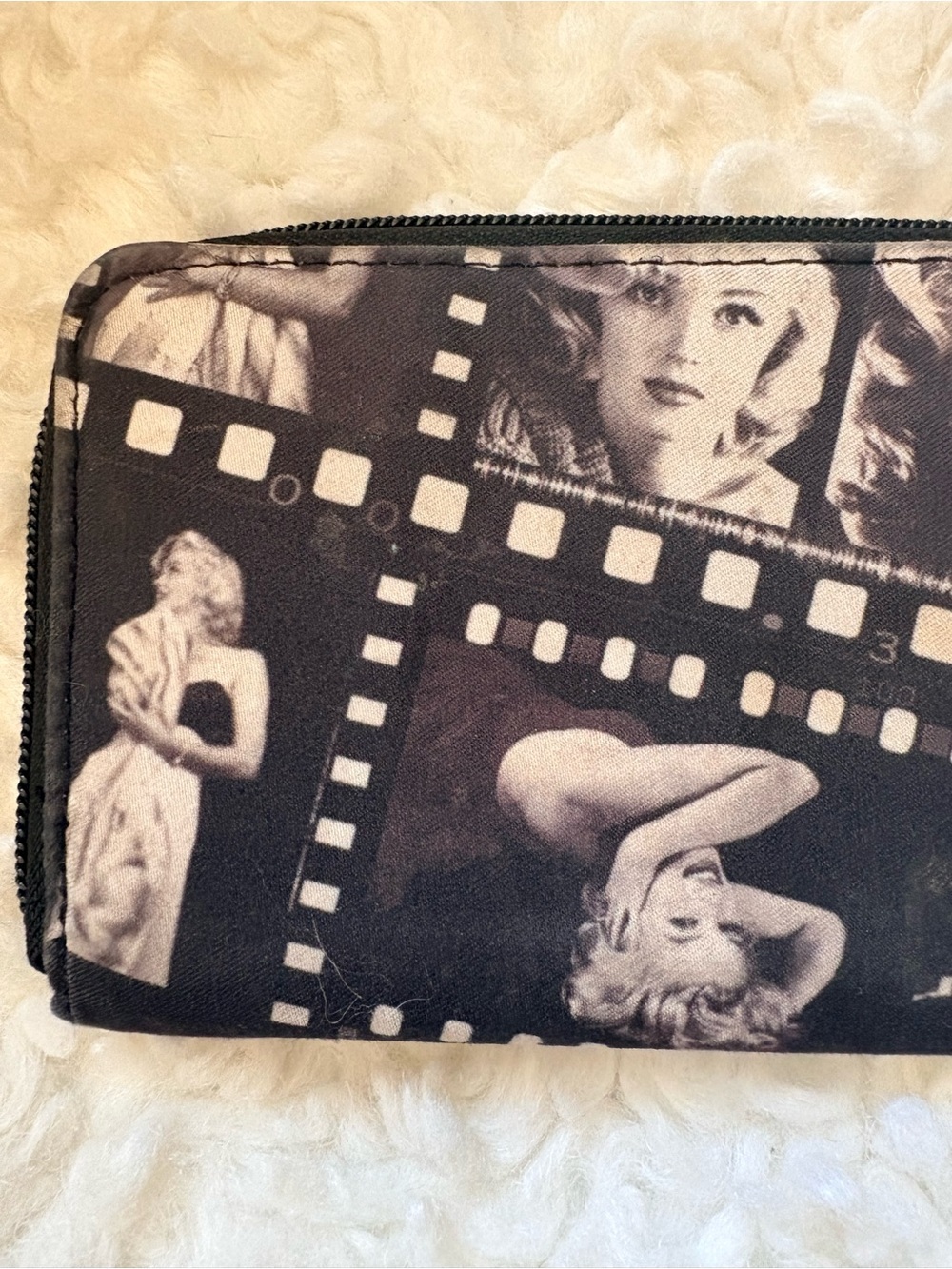 Marilyn Monroe Print Wallet with Red Lip Accent - Picture 7 of 13
